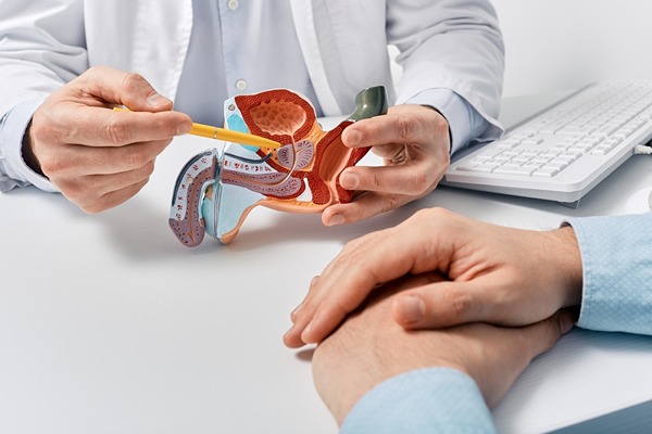 Men Over 50 with Prostate Issues: Early Symptoms & Professional Treatment Overview
